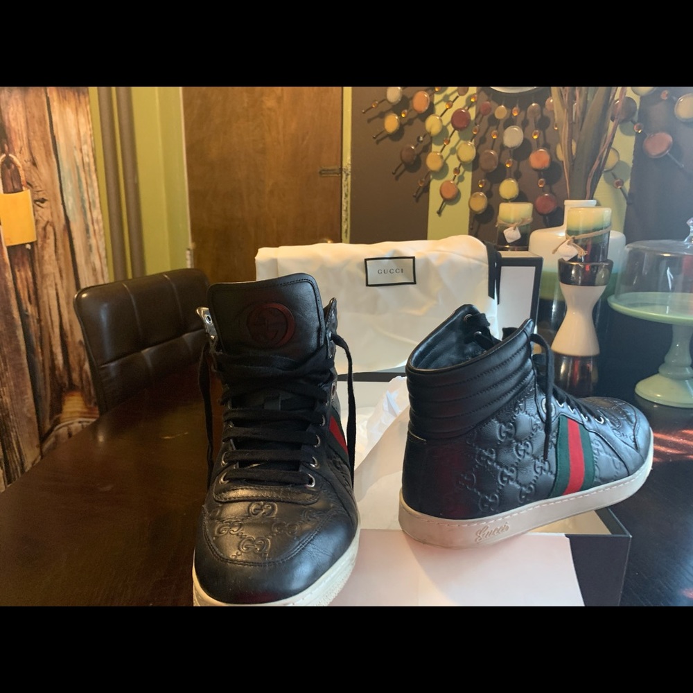 Size 40 (7G) fits 42 (US 8.5) Men’s/Women size 10